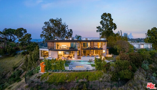 Building Photo - 1731 Summitridge Dr