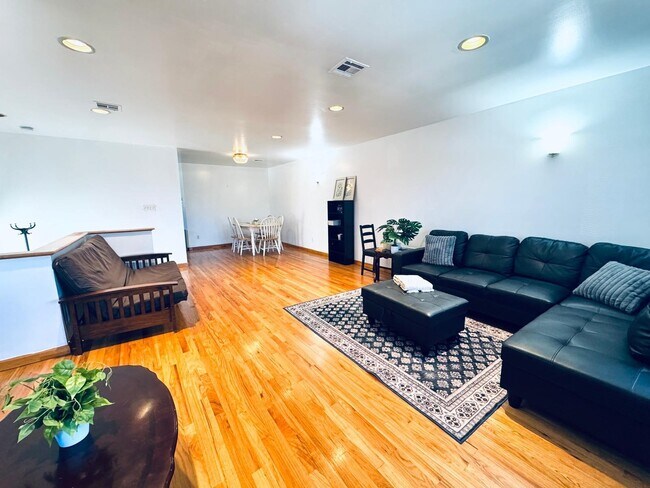 Building Photo - 162 W 53rd St