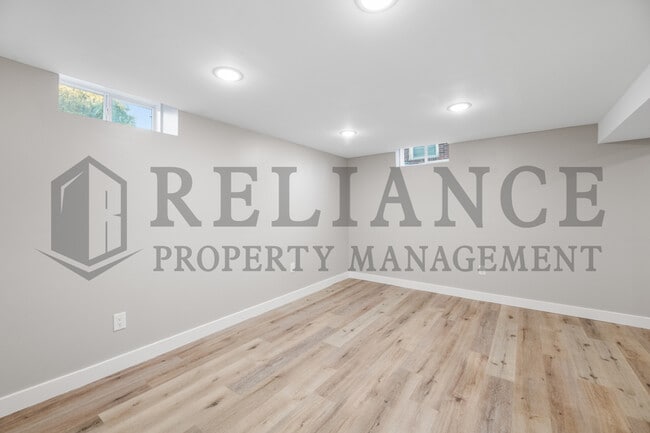 Building Photo - 2548 N Somerset Ave