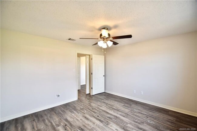 Building Photo - 41 Meadow Creek Dr