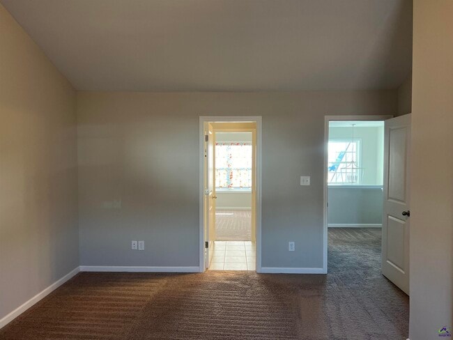 Building Photo - 401 Tivoli Wy