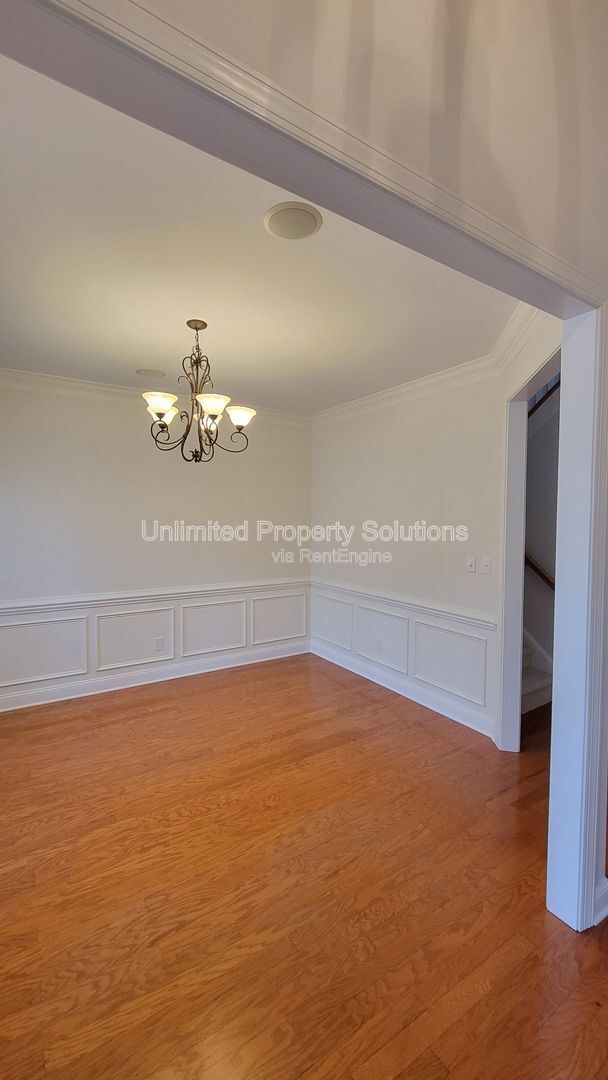 Building Photo - 5013 Gorham Ave