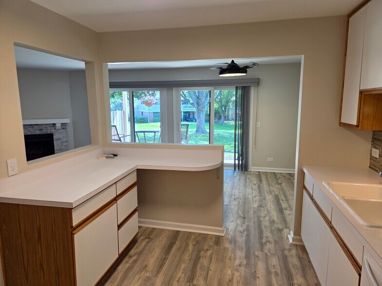Kitchen Island - 301 Pembridge Ln