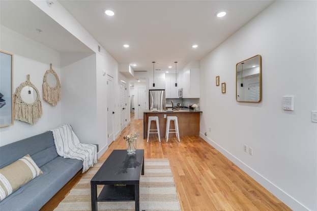 Building Photo - 827 Pavonia Ave