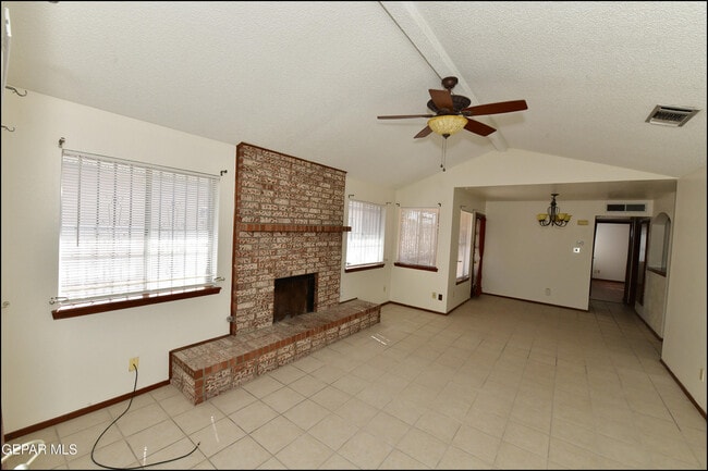 Building Photo - 2629 Lake Victoria Dr