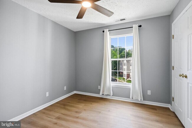 Building Photo - 72 Eldon Way