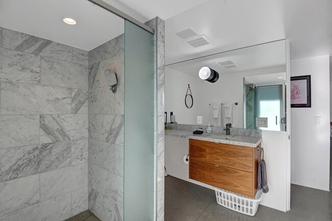 Building Photo - Mid-Century Steel Oasis in Palm Springs (Monthly Only - No Long Term)