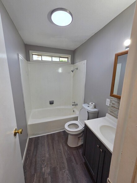 Building Photo - 734 N Country Acres Ave