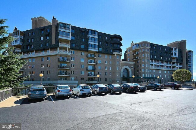 Building Photo - 1250 S Washington St