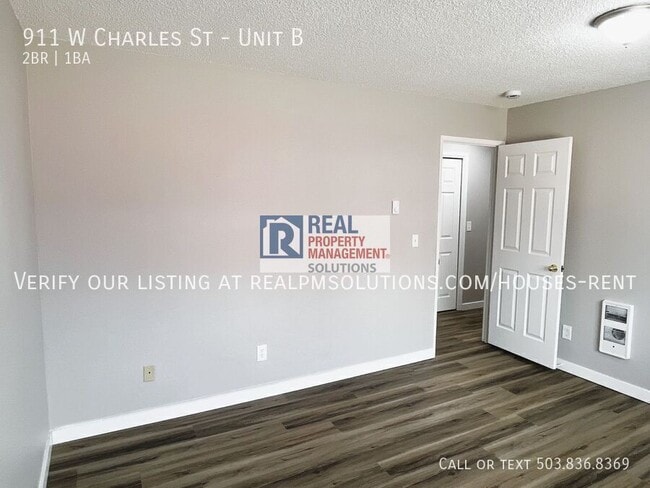 Building Photo - 911 Charles St