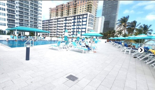 Building Photo - 3140 S Ocean Dr