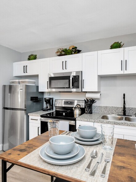 Building Photo - 401 S Mars Ave