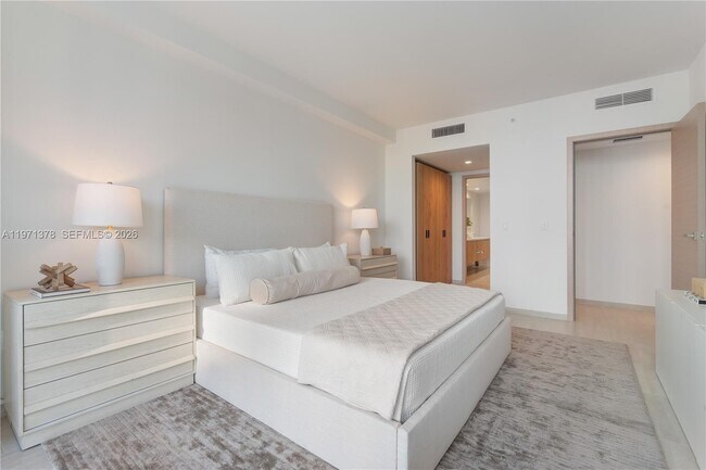 Building Photo - 10281 W Bay Harbor Dr