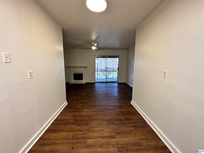 Building Photo - 415 Skyview Dr