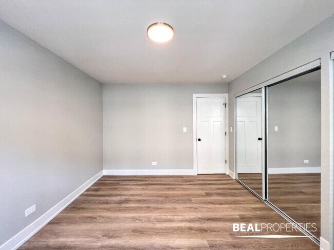 Building Photo - 1 bedroom in CHICAGO IL 60657