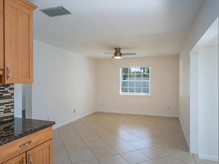 Building Photo - 990 Windsong Way