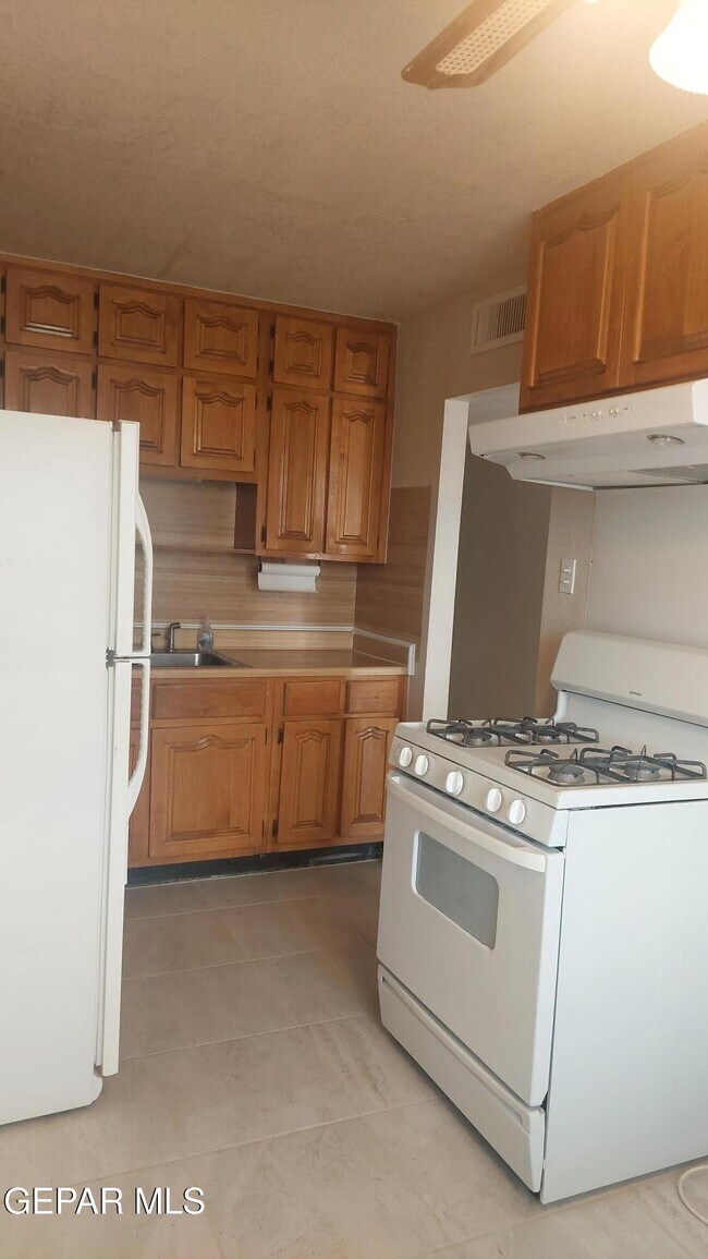 Building Photo - 675 Santa Barbara Dr