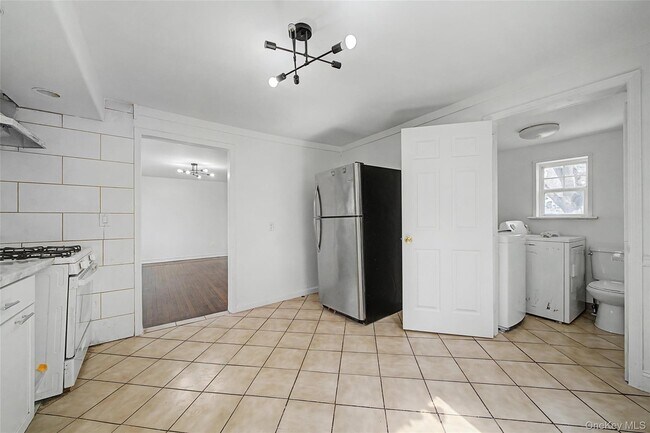 Building Photo - 241 N Main St