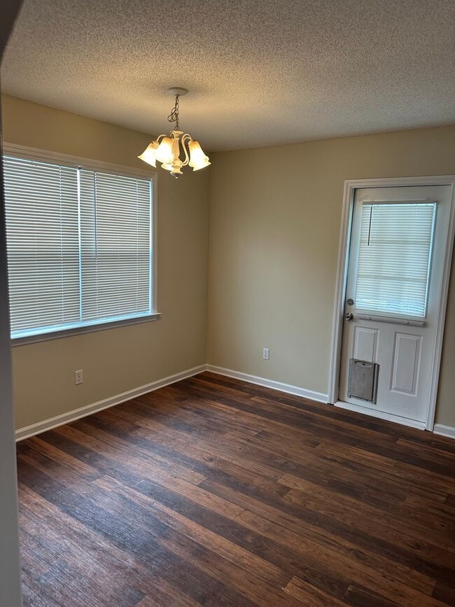 Building Photo - 4241 Wilshire Dr