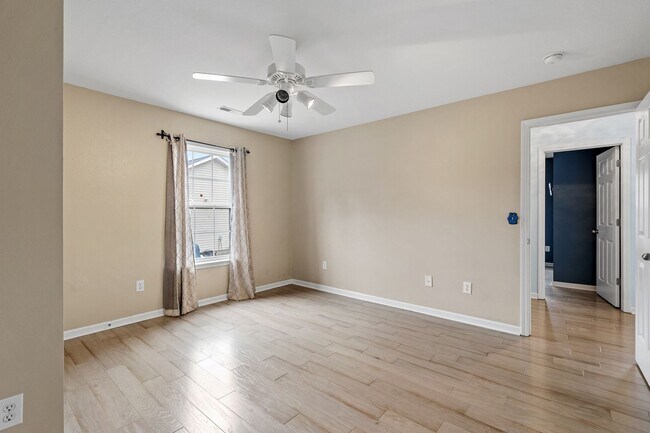 Building Photo - Amazing Home on Large Lot/3-BD 2-BTH in Ly...
