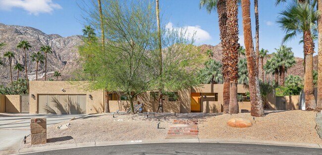 Primary Photo - 985 N Tuxedo Cir
