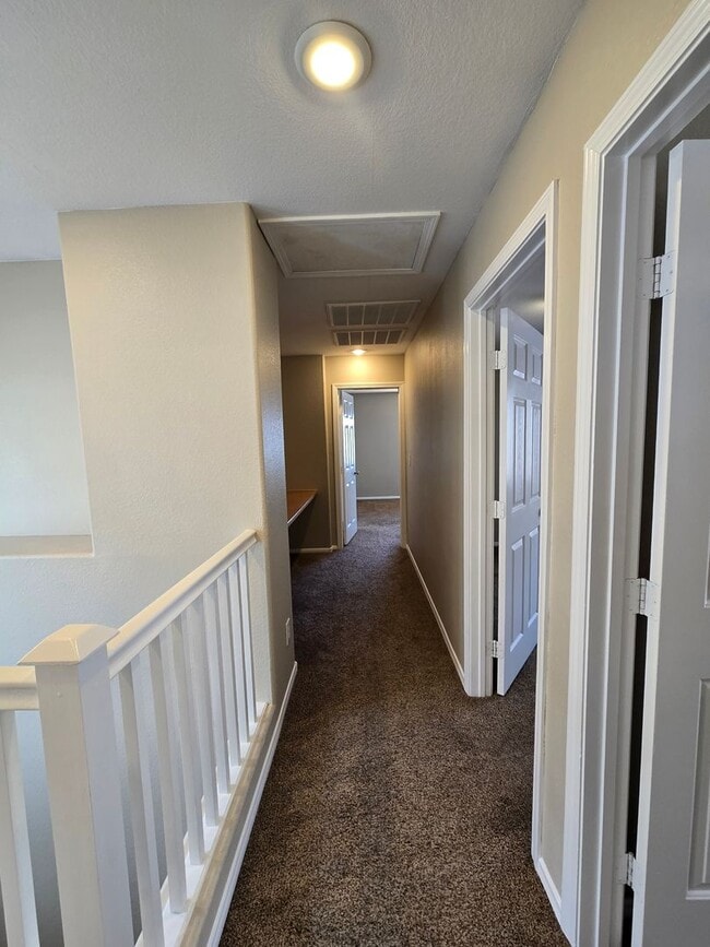 Building Photo - A Stunning 3 Bedroom Home in Henderson