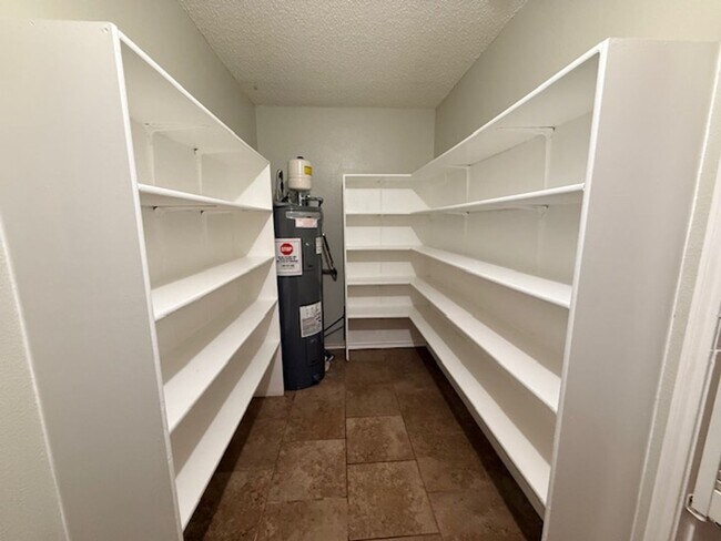 Building Photo - 4 Bedroom 2 1/2 Bath Plus Office Near 151 & Ingram