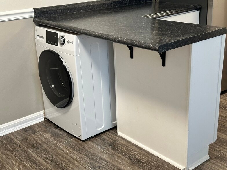 Building Photo - Le Blanc Court