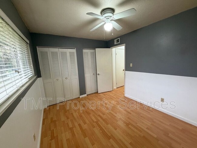 Building Photo - 8963 El Mirador Dr