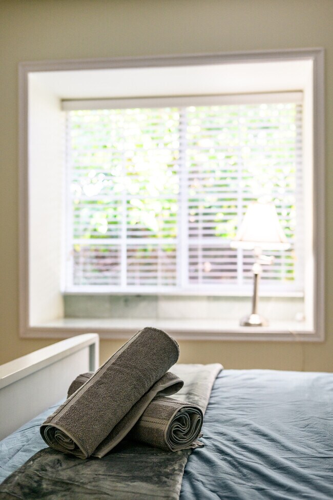 Building Photo - 1342 Skyline Dr