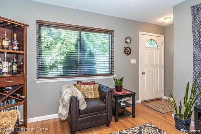 Building Photo - 3800 Elmhurst Ave