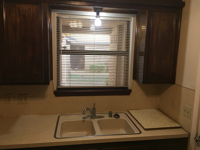 Building Photo - 9807 Memphis Ave