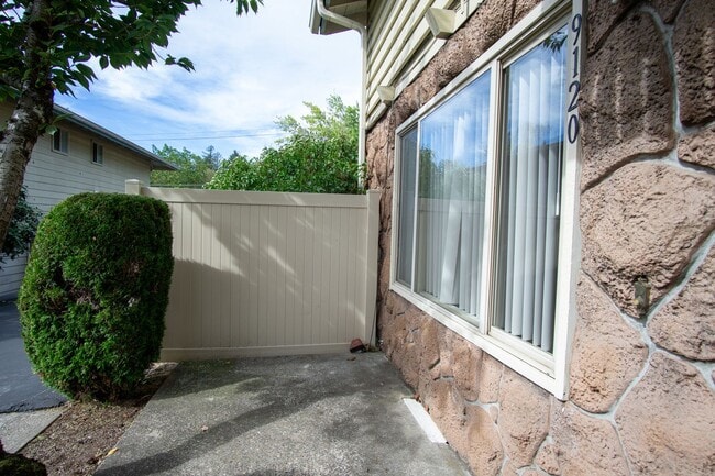 Building Photo - 9120 SW Becker Dr