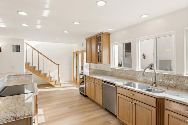 Building Photo - 219 Via Osuna