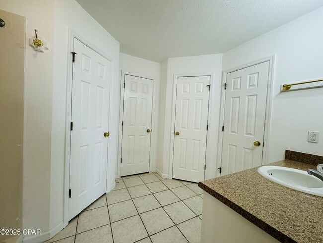 Building Photo - 6528 Omoko St