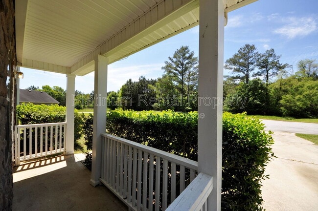 Building Photo - 9260 Golf View Dr