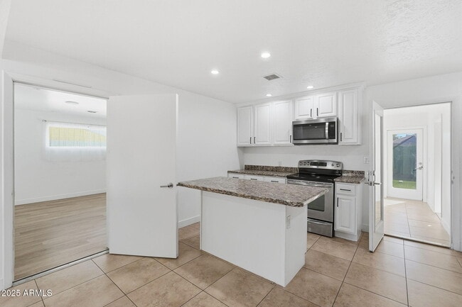 Building Photo - 7921 E Willetta St