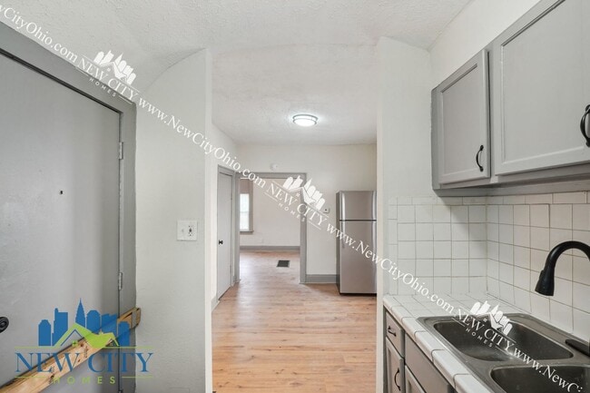 Building Photo - 940-942 Leona Avenue, Columbus, OH 43201