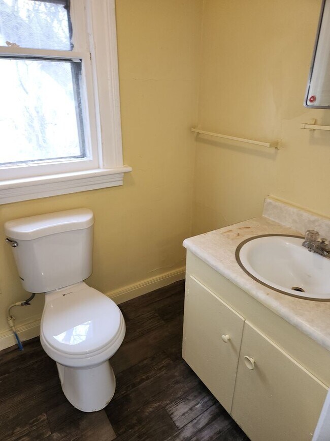 Building Photo - 11 Renwood St