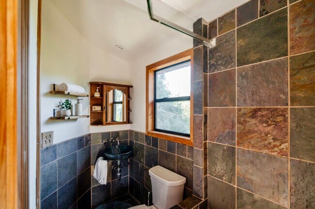Building Photo - 517 Canon View Trail