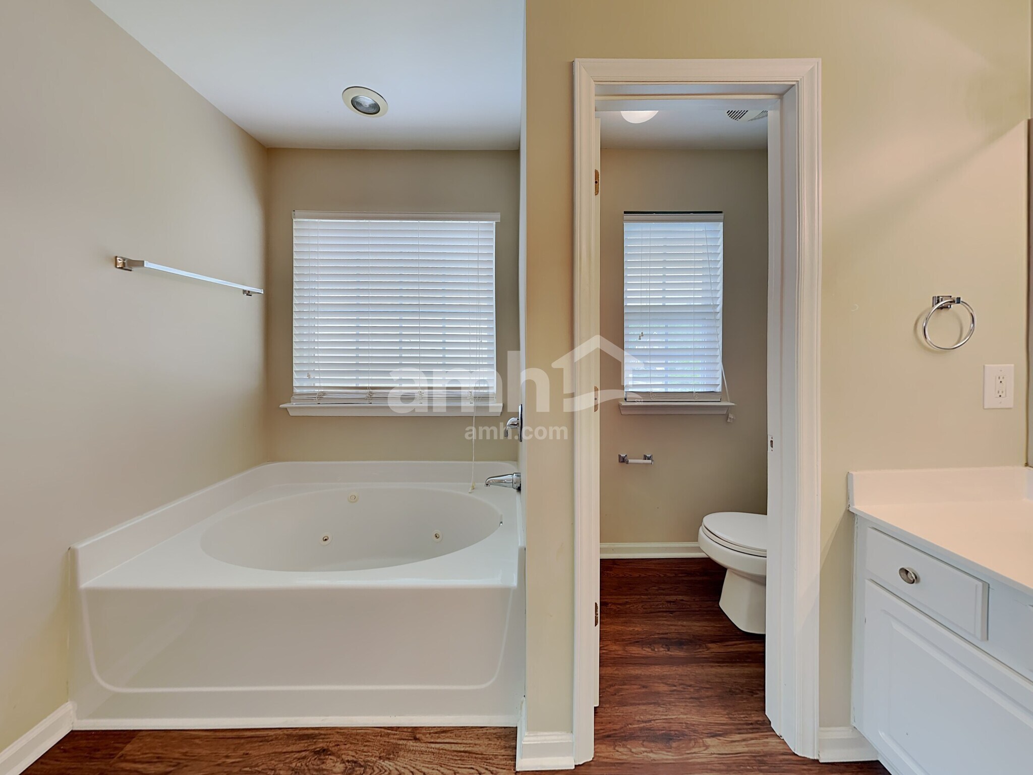 Building Photo - 4388 Kelso Dr