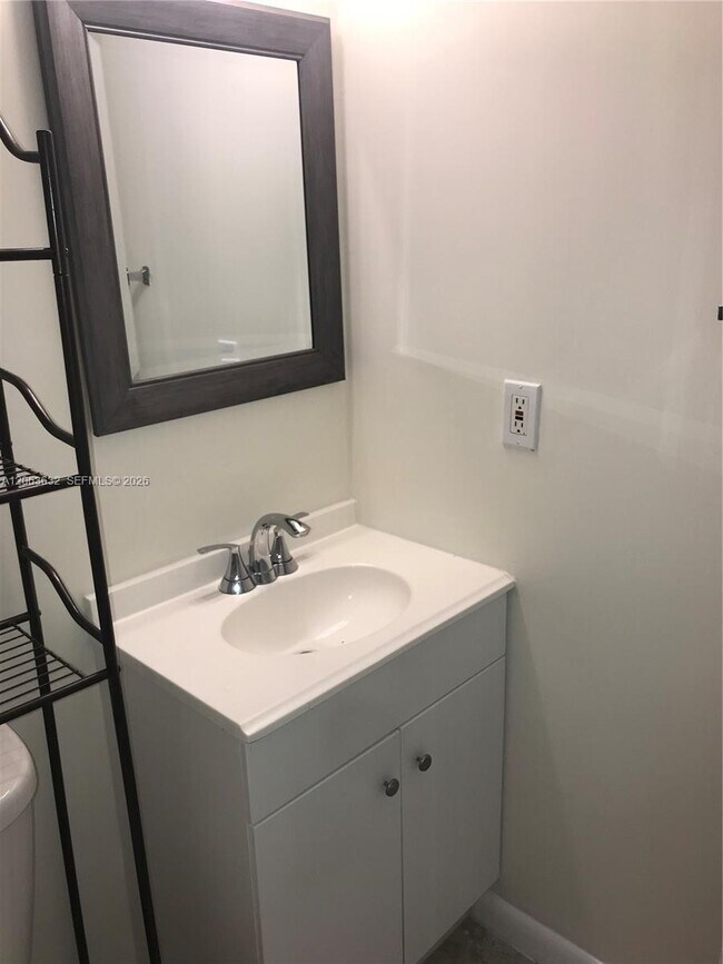 Building Photo - 6796 Palmetto Cir S