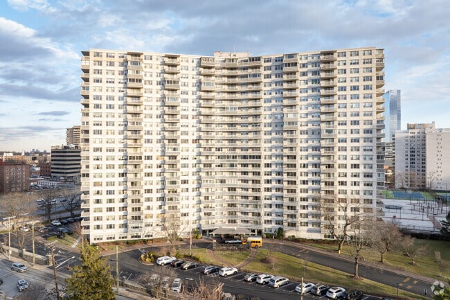 Building Photo - Mediterranean Towers North & South