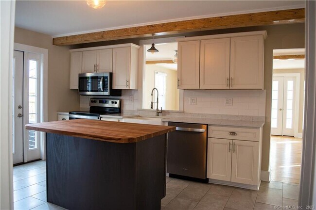 Building Photo - 8 W Main St