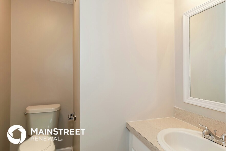 Building Photo - 8144 Colonnade Ct W