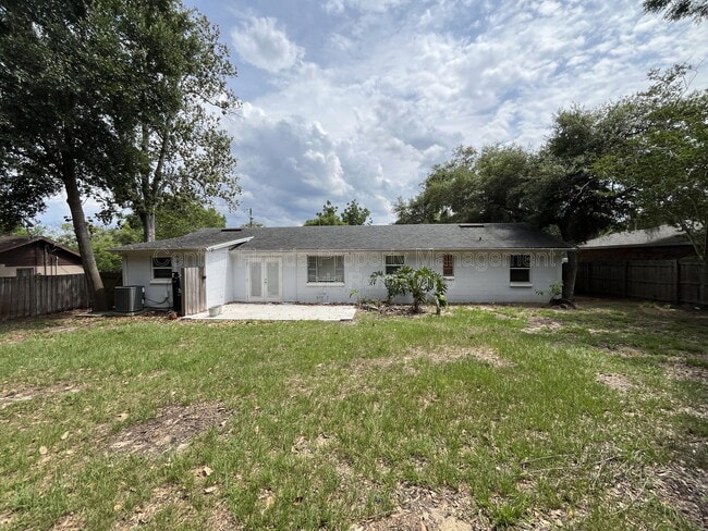 Building Photo - 224 Lakewood Dr