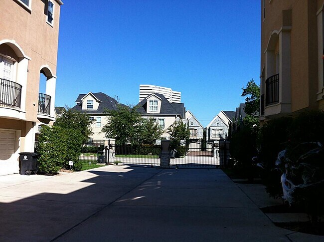 Building Photo - 5629 Dolores St