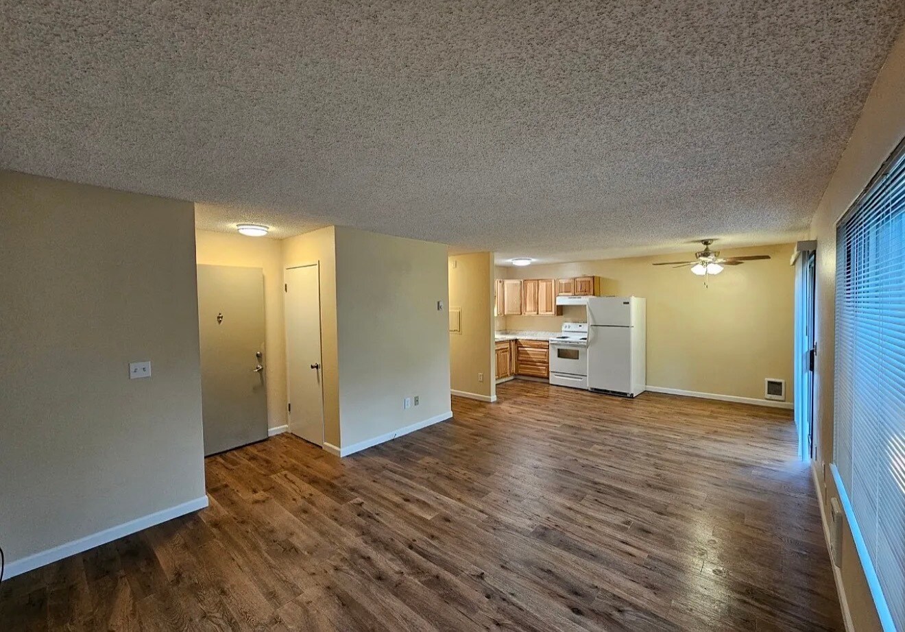 Building Photo - 200 SW Florence Ave