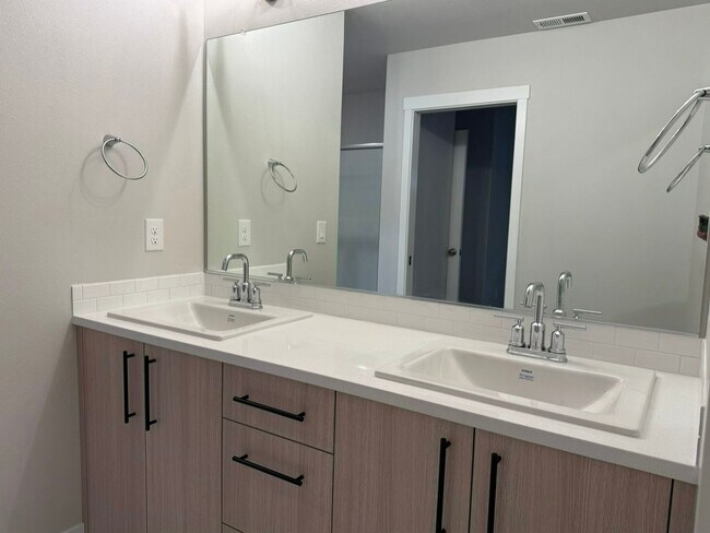 Building Photo - Beautiful Three Bedroom New Construction Home For Rent