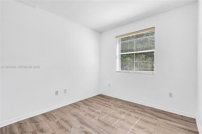 Building Photo - 6700 NW 114th Ave